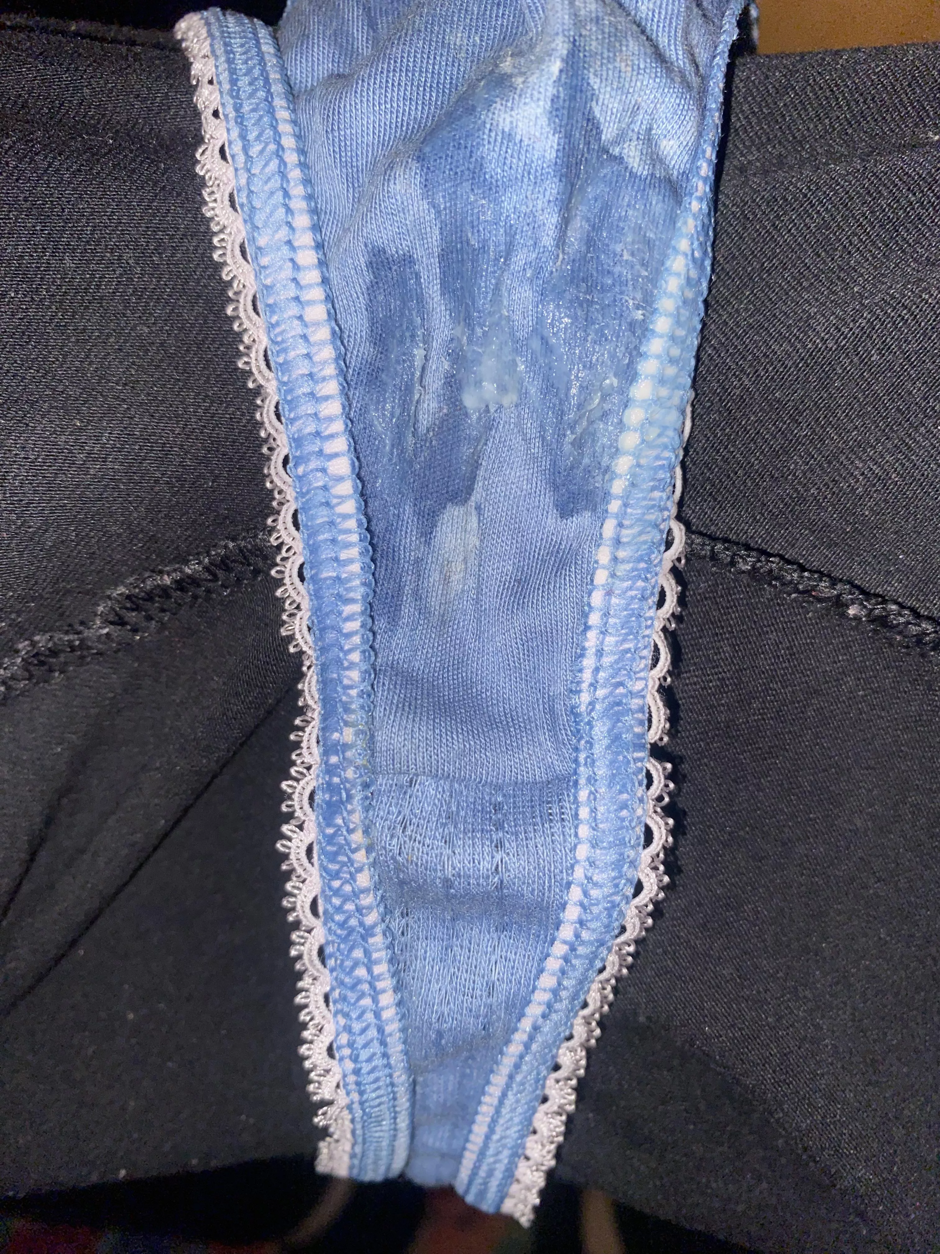 [Selling] Waiting for someone to reserve me for the night 😋