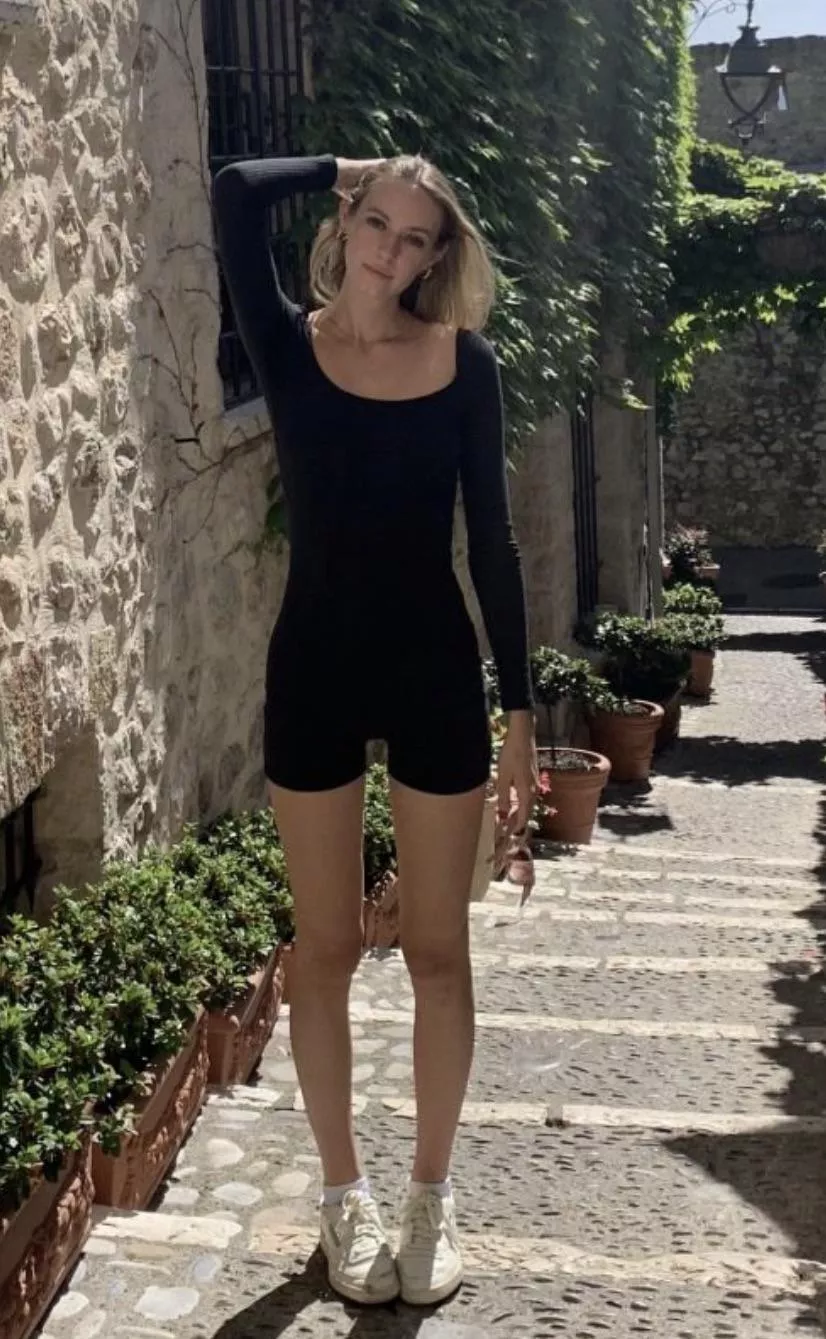 Showing off the gap in all black