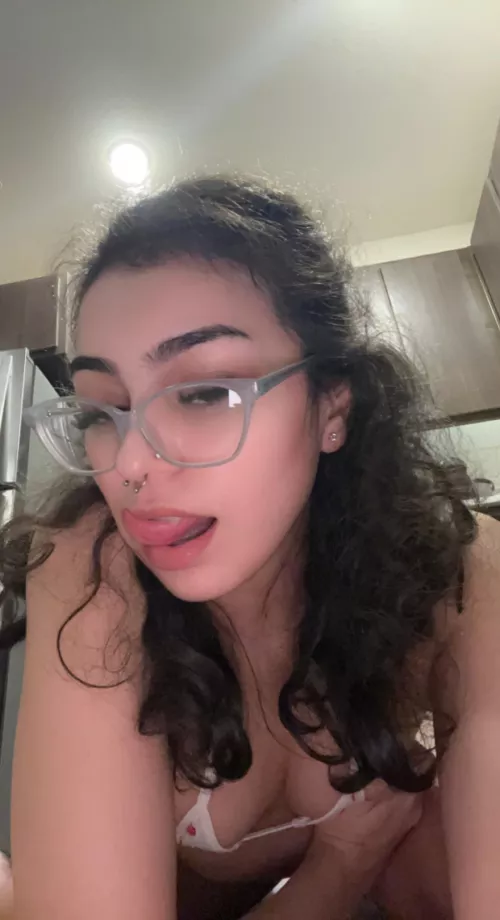 S*nap available once subbed 🍑