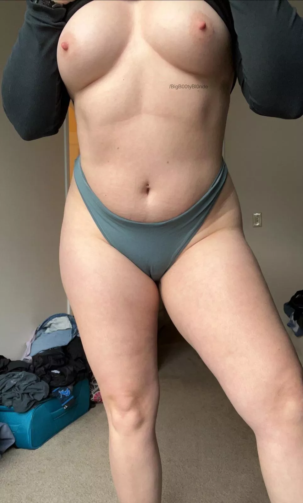 Sundays are for nudes.