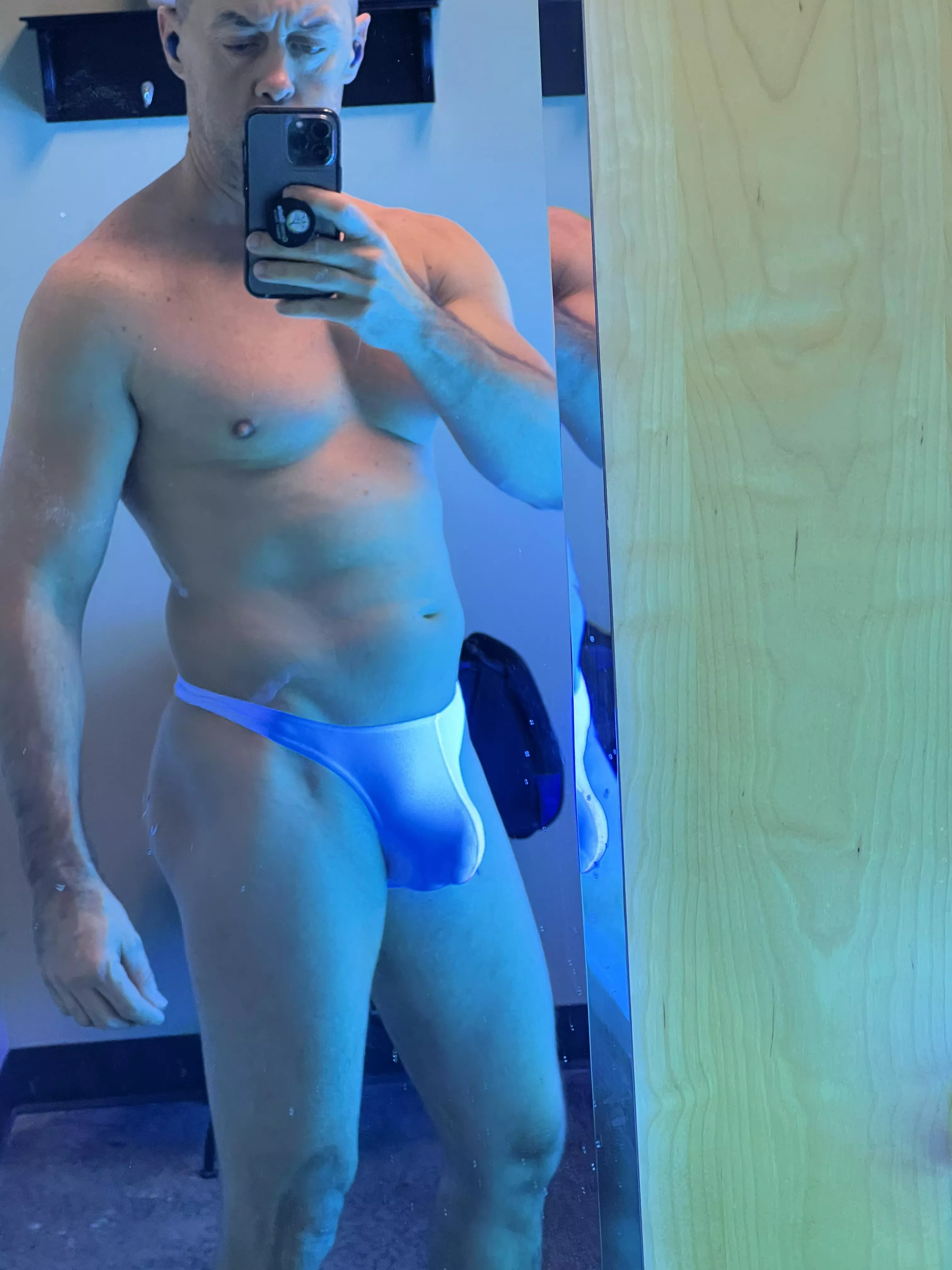 Tanning bed time after the workout (M)