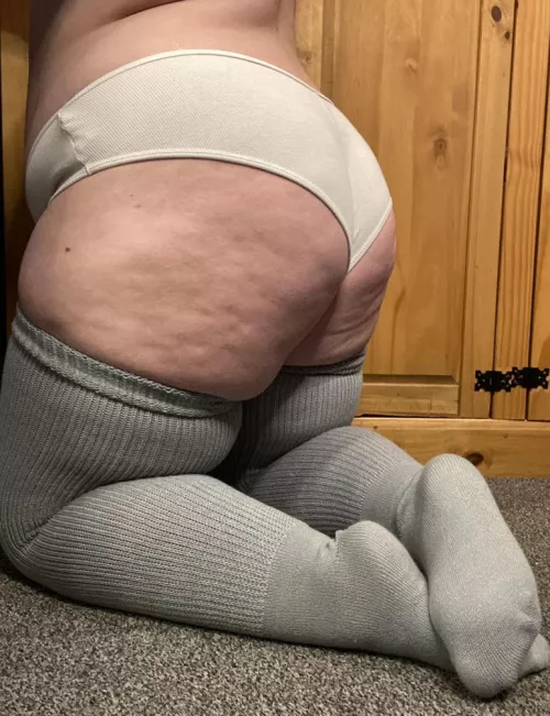 Thick thighs save lives.. so I’ve heard anyway 🤷🏻‍♀️