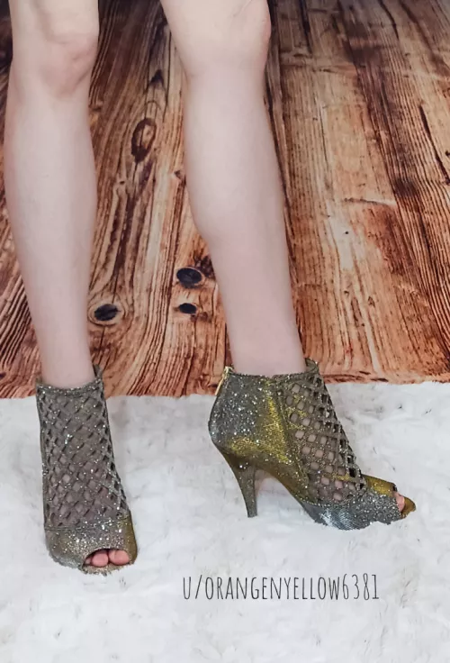 Unique silver and gold shift heels