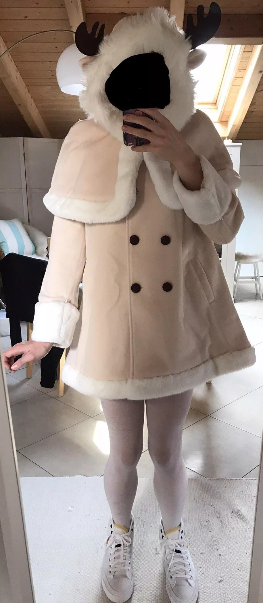 Wanna cuddle in the snow? 🇨🇭🇩🇪