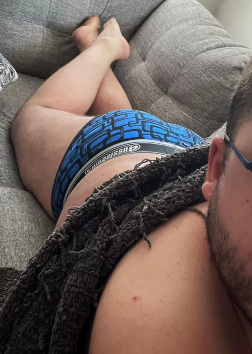 Working on a few files for work on the couch in briefs on Sunday, there would be a worse situation 😜