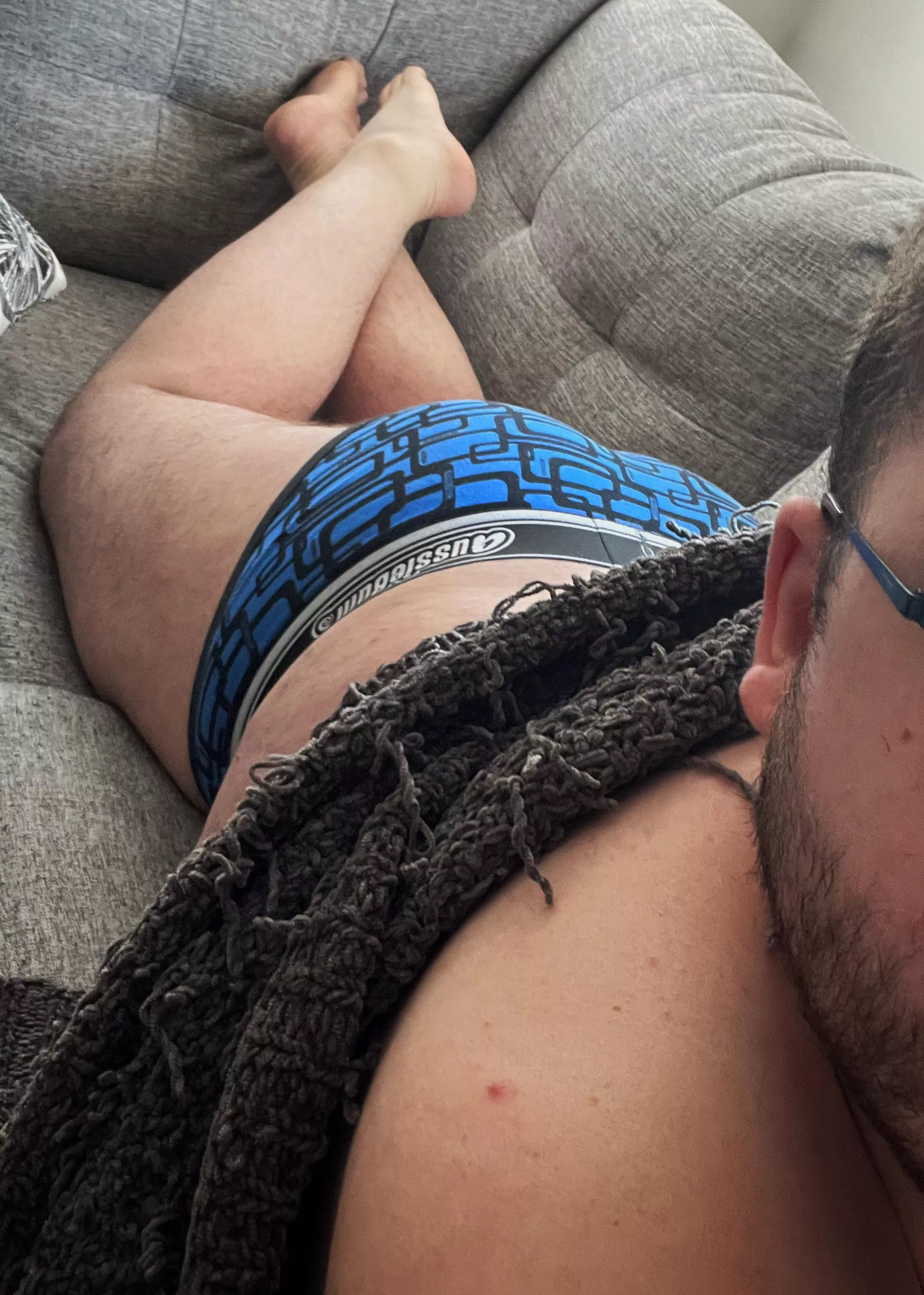 Working on a few files for work on the couch in briefs on Sunday, there would be a worse situation 😜