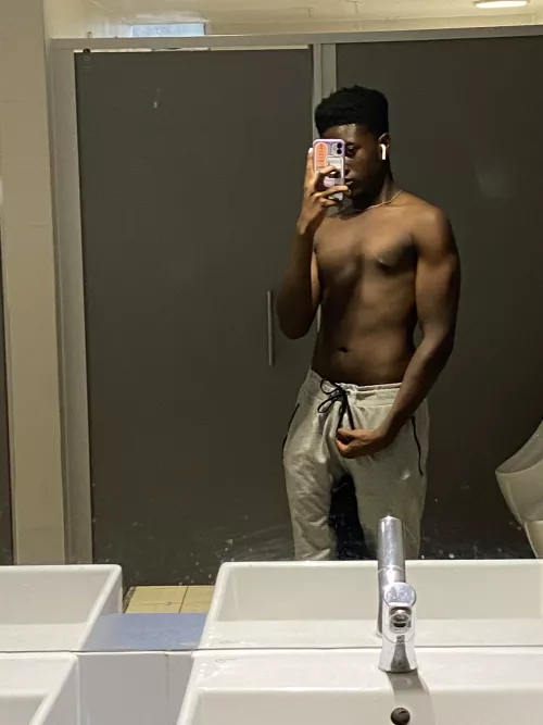 18 m looking for live snaps pm for snap