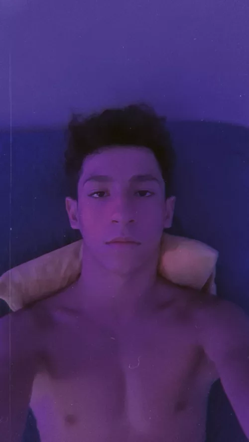 18 power btm looking for nerdy jocks to talk and get naughty with. show face please. looking for long term. sc:vitorrib18