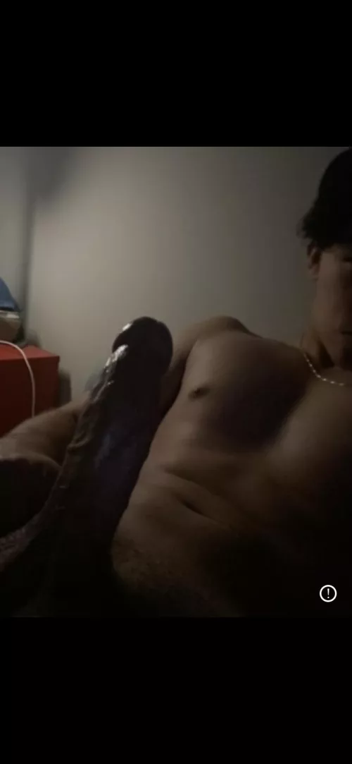 19 looking for hung guys add my snap: jaykaoa