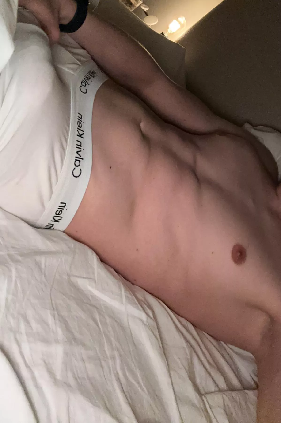 22M bi fit dom Dutch Guy. Looking to trade with subs who I can order around. Hmu with face. Sc: h.fittwink