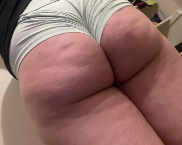 25 y o Fem looking for other fems