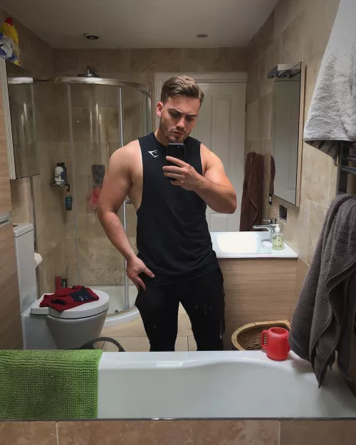 26 UK - bi masc guy looking for someone fun. Open minded just looking for that attraction. send selfie when adding - add Cmarksx96