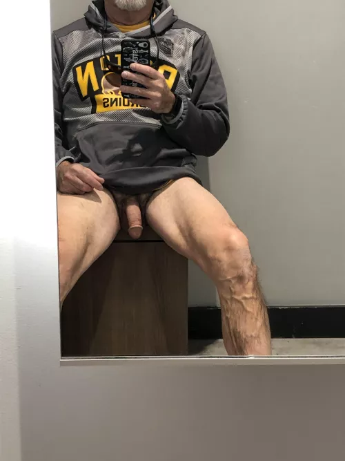 [57] Any female want to come say hi?