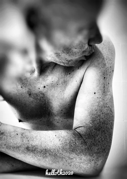 A kiss to start the week…hope it’s a good one