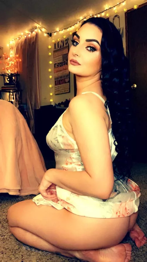 Angel face, devilish thoughts