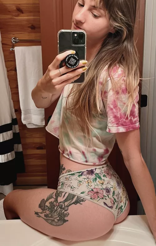 Booty on da sink selfie [oc]