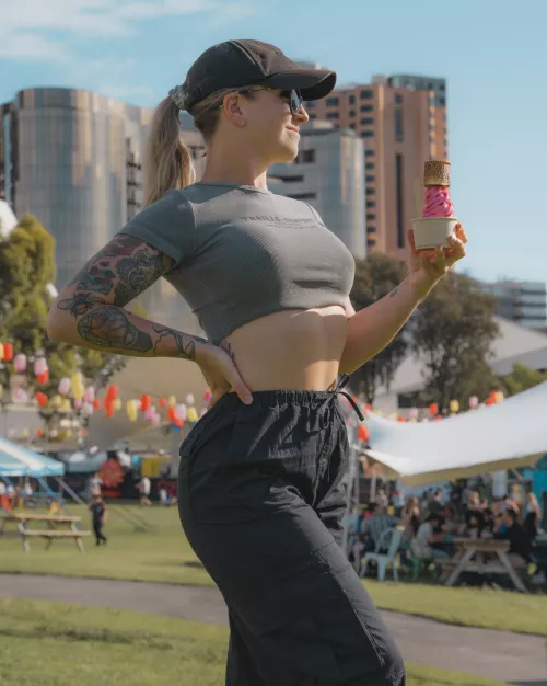 Braless food festival 🍦