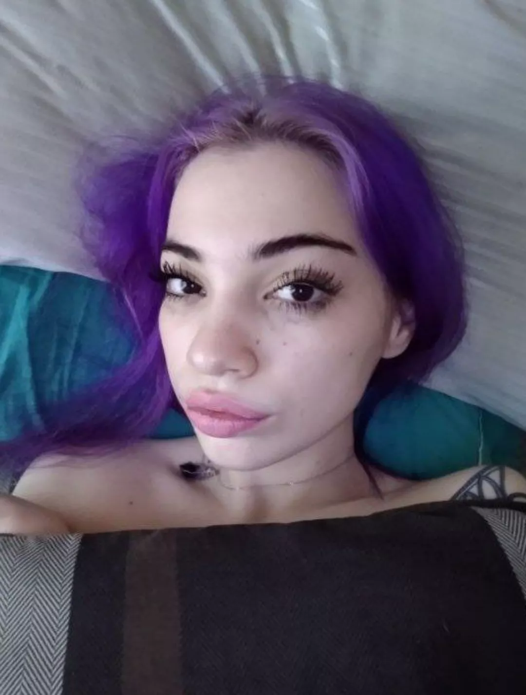 Cute slutty 😈 She's love sexting 🤤 New here! do u like My lips? 🥵