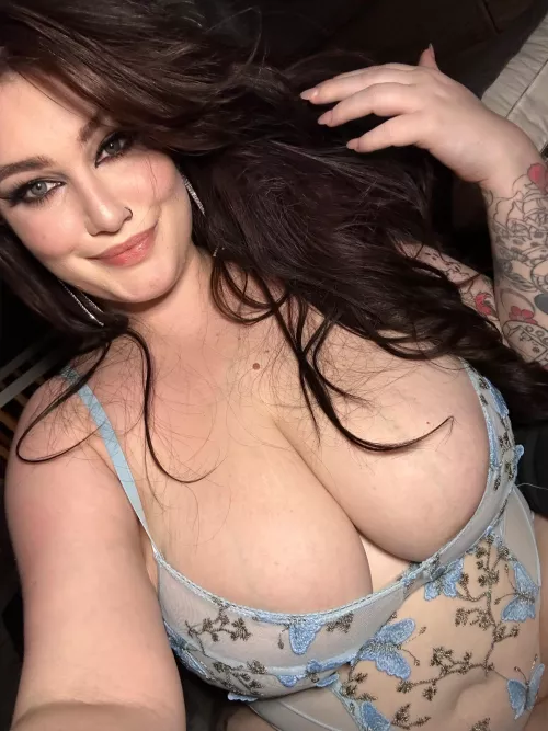 Face or boobs? I know, it’s a hard choice here 🥵