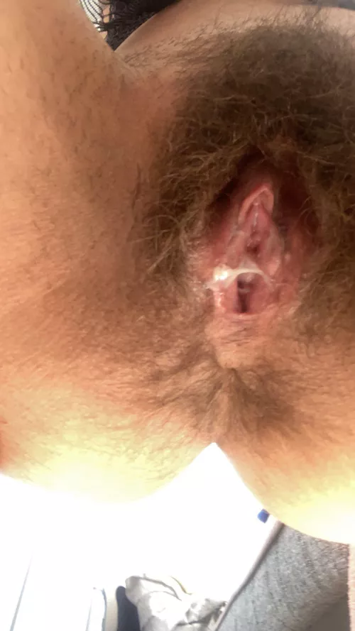 hope you don't mind my hairy ass 🤭