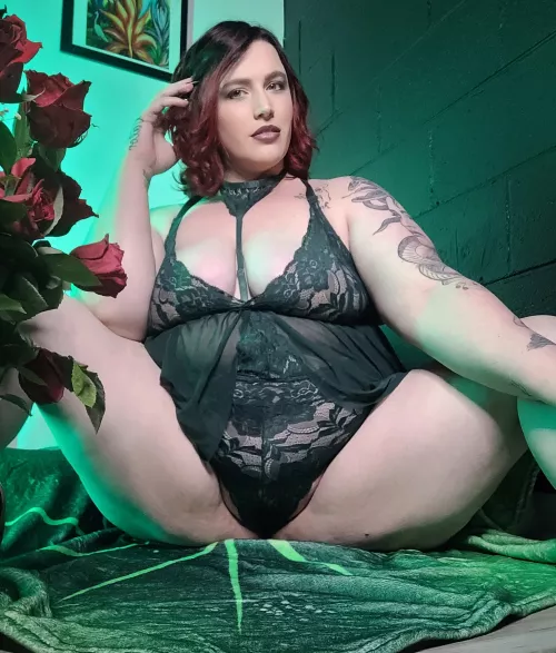 I need someone to worship my curves.