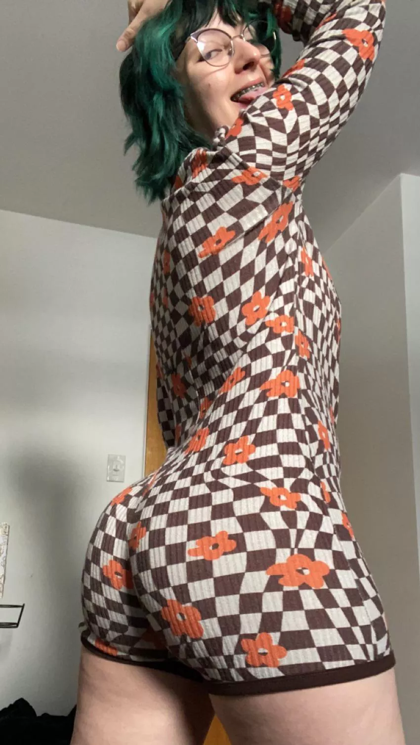 I swear being cute and hot at the same time is a superpower