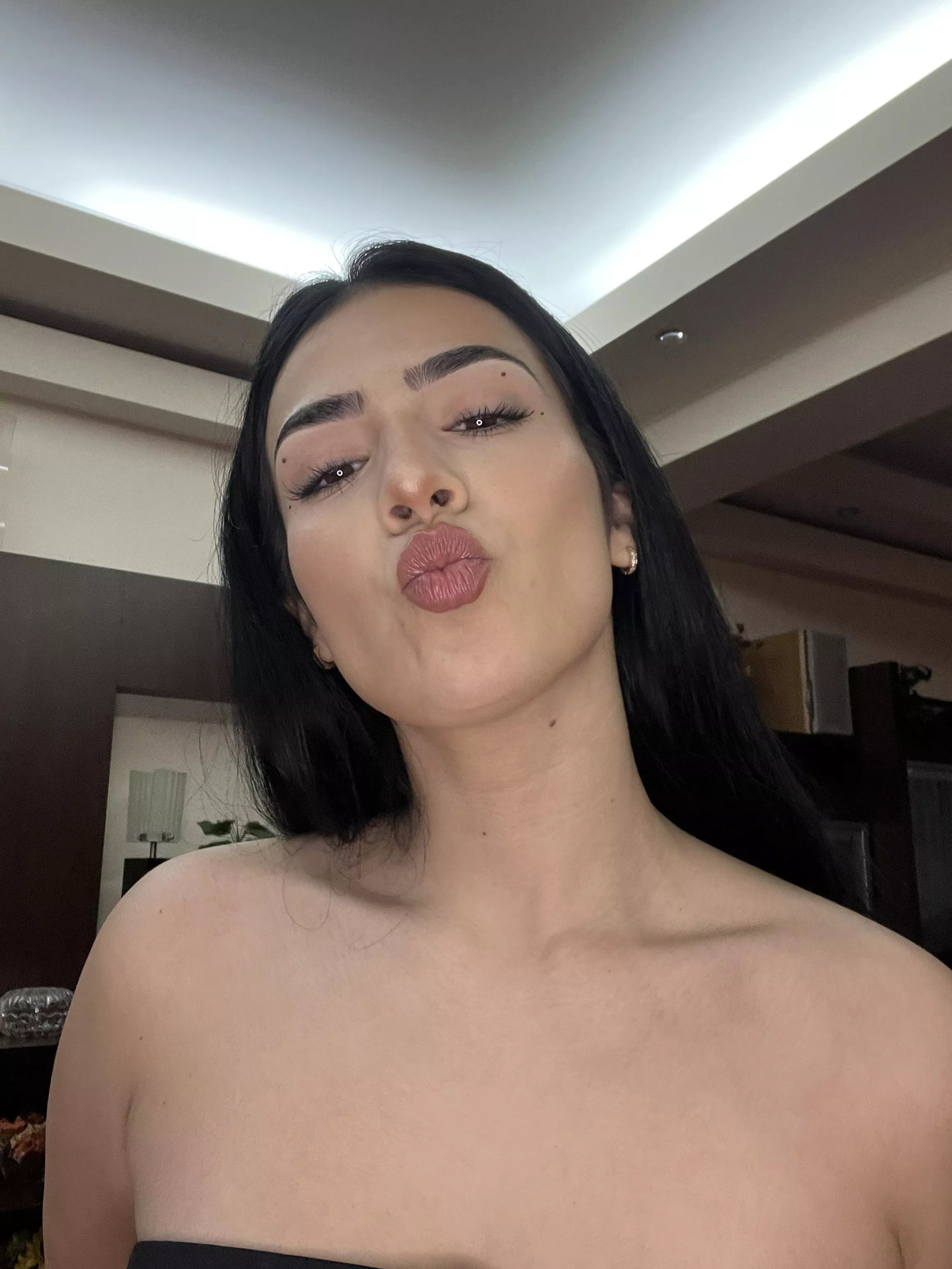 I think I'm kinda pretty so I should fit here [f]