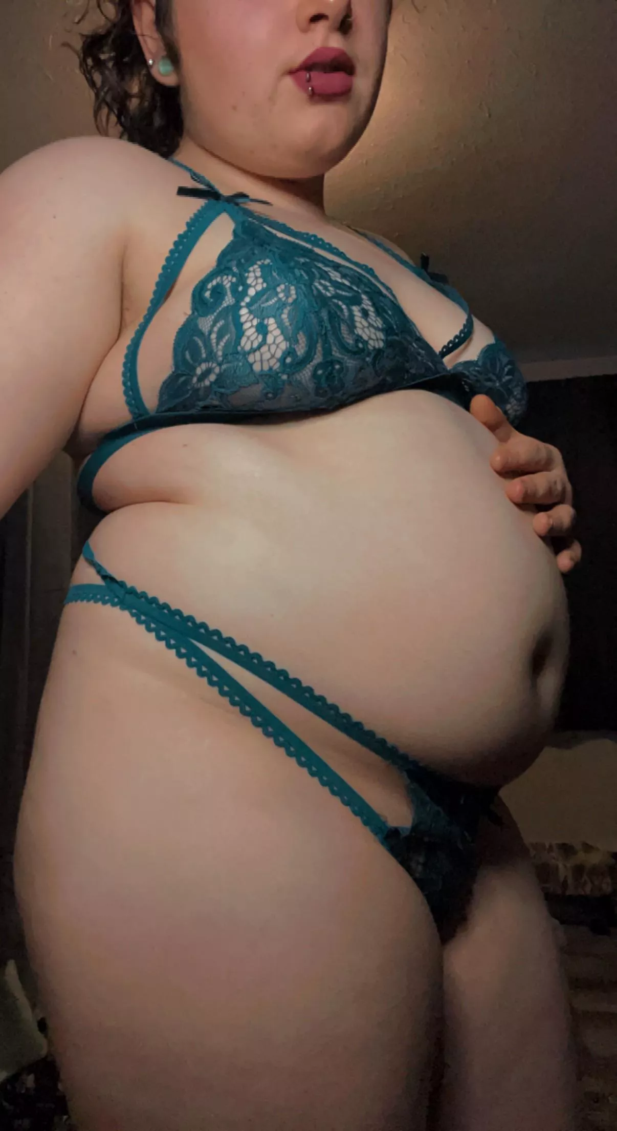 I’m sooo impatient!! When will my belly start to hang💕💕