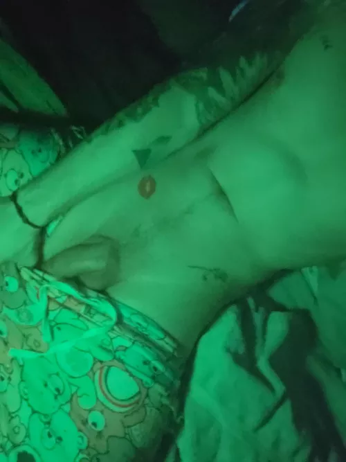 is your boyfriend gunna send you nut vids or do I have to?