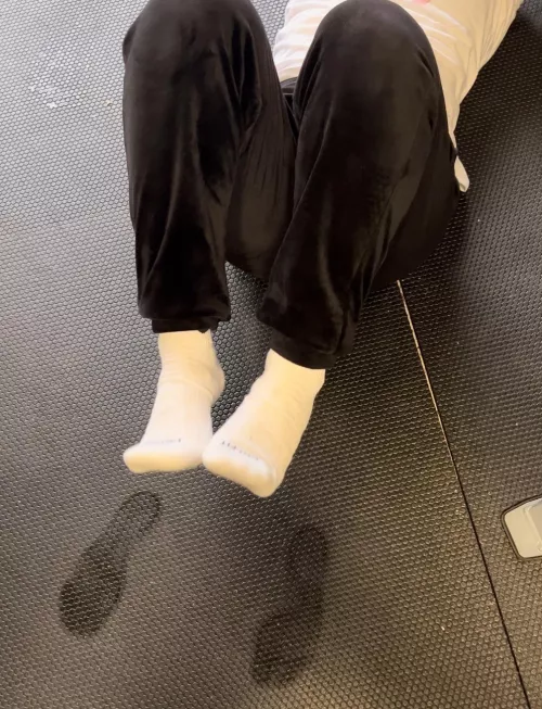 Kiss the floor I walk on [f]