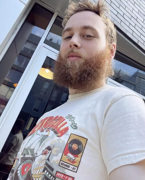 Looking for any size discord servers to game/chat with! dm's open!