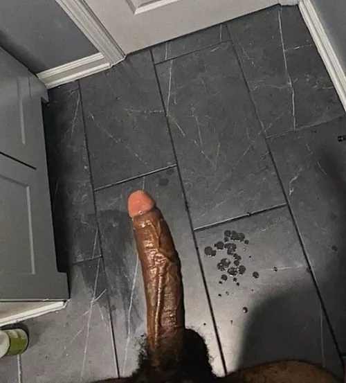 need a big booty fem to come satisfy me(DMs OPEN)