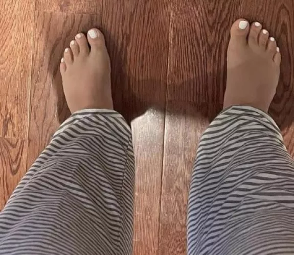 Painted my toes, how do they look? Egg finally cracked and I’m ready to be me!!! DMs are open