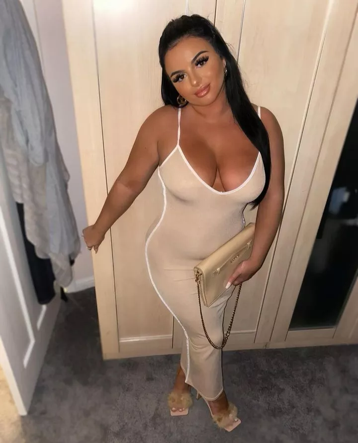 Sabrina is thiiiccccc