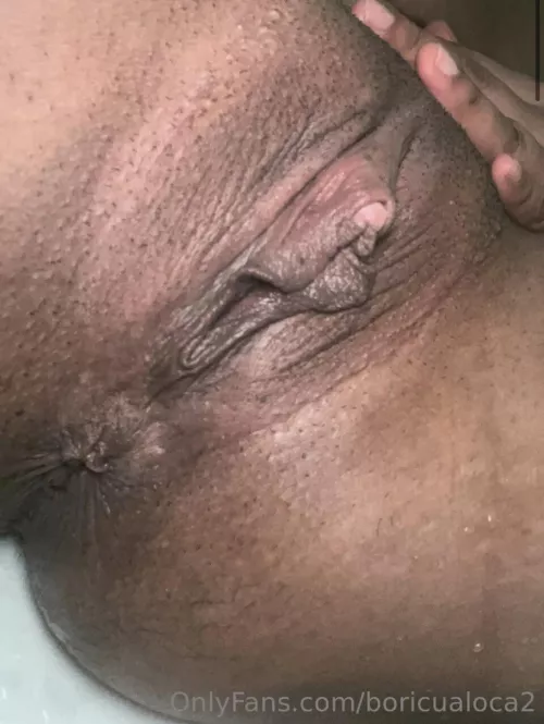 She need love. Anybody wanna show it to her? 🥺🥺