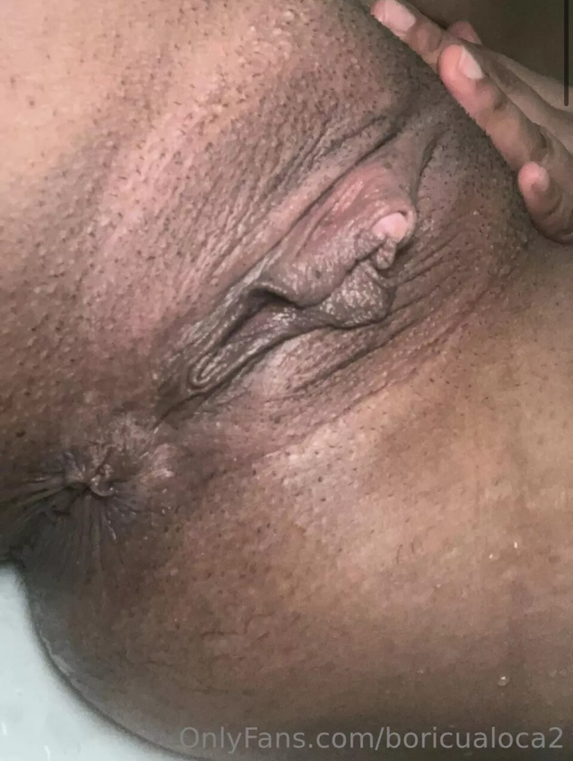 She need love. Anybody wanna show it to her? 🥺🥺