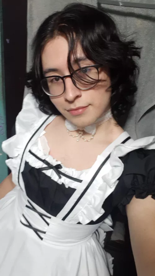 (she/they) the first time i used my maid costume