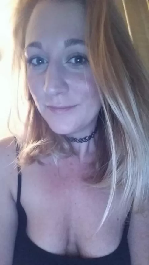 Should this stoner go back to her blond hair?