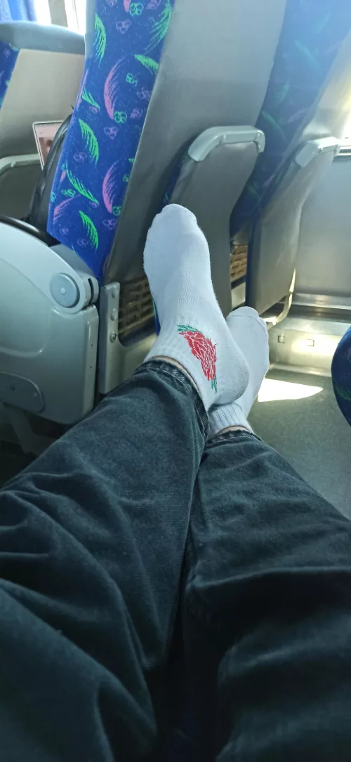 Sitting in the back of the bus, wanna join me? Love playing in a risky place 🥵🔥😈