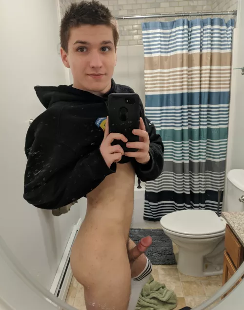 Small waist, bubble butt, and a nice rod. I think I might be the full package lol