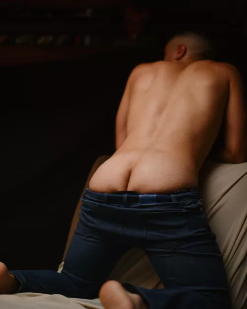 Somebody point me to the best ass eater