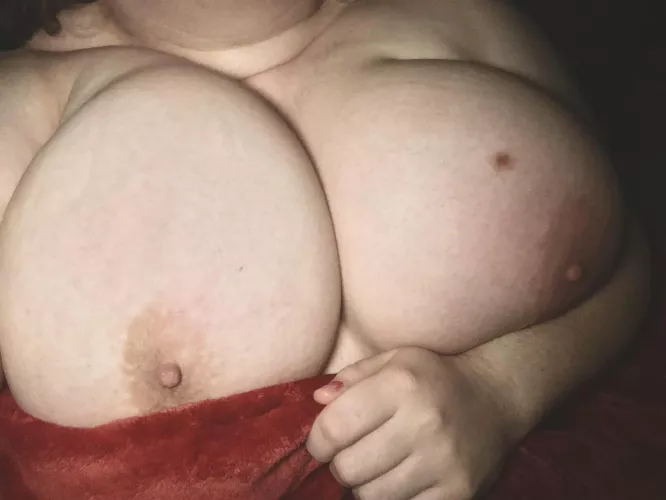 something about clean blankets makes me want to drip all over them [F]