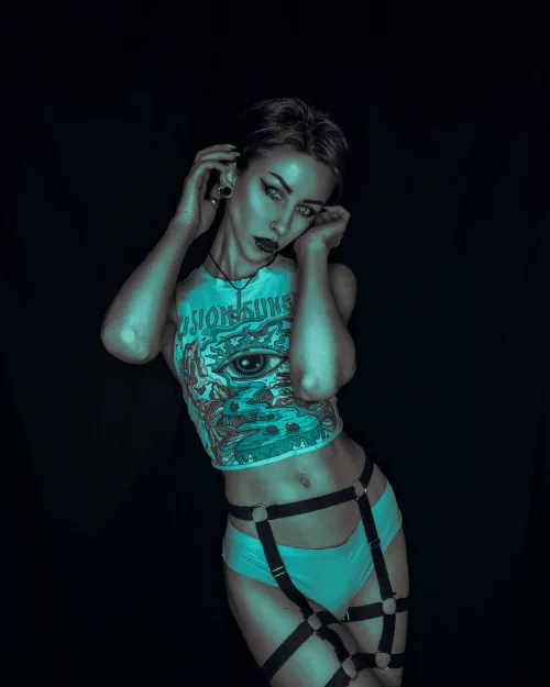 Something for midriff enjoyers <3