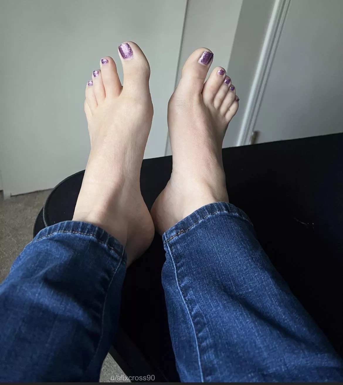 Start your Monday off with my feet
