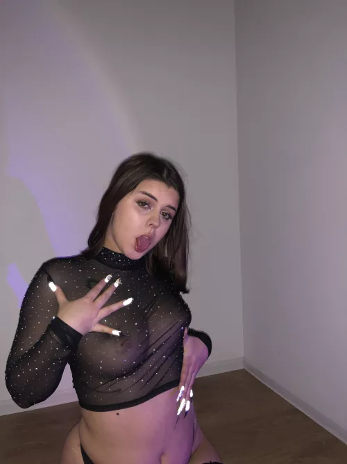 This depraved girl needs a deep fuck .😋