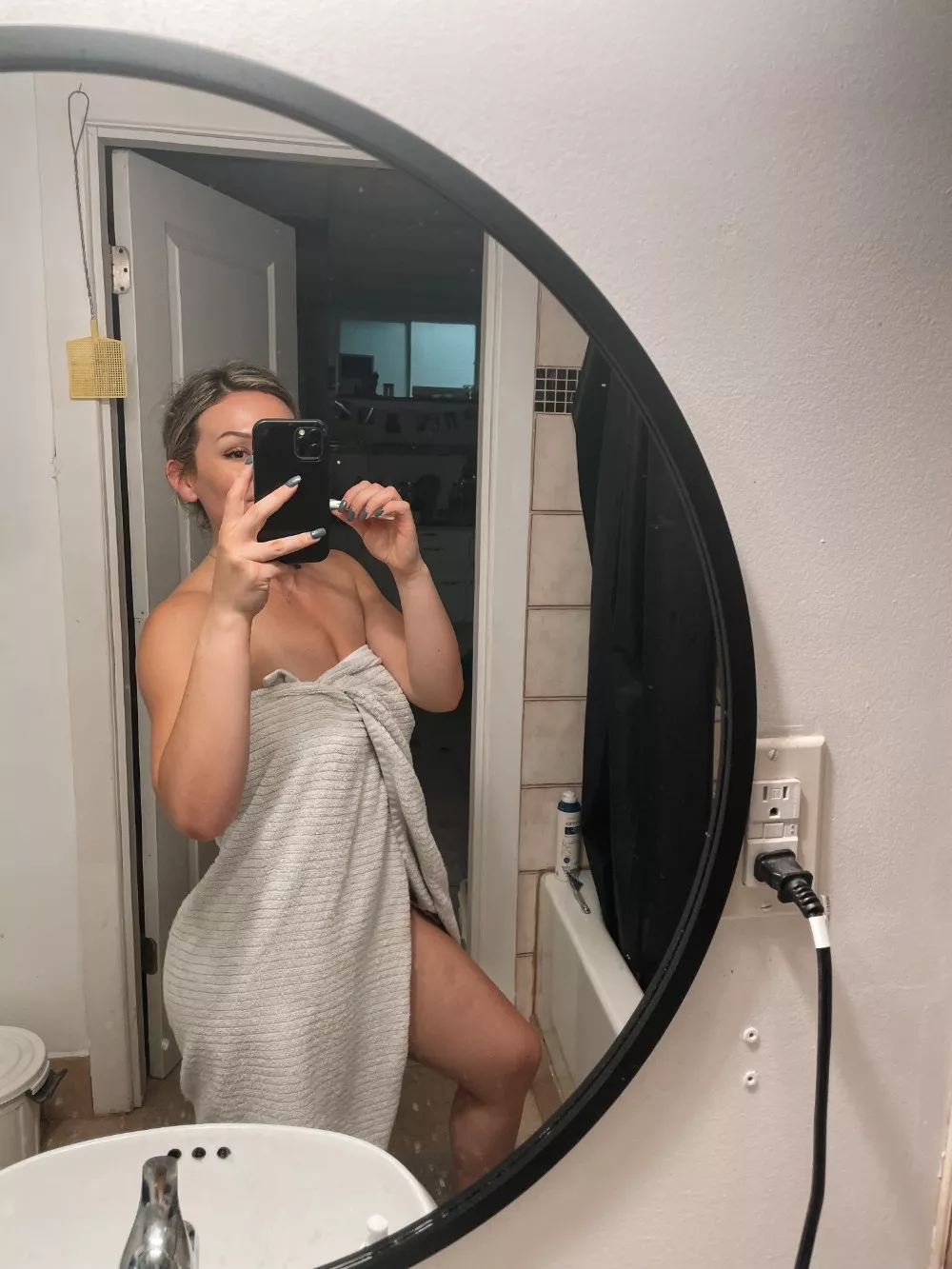 Upvote only if you'd let me peg you [domme]