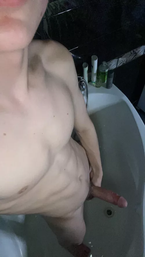 18m fit. any who can show big dick with face! i like crooked dick and hang balls! snap- dastinfit. must fit or sport!
