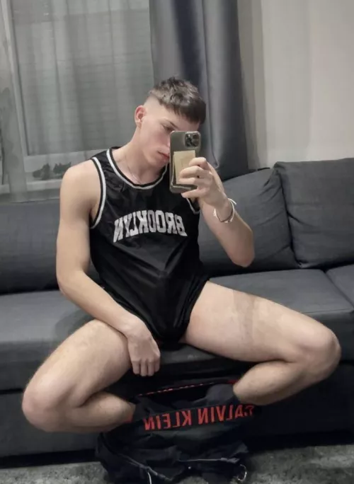 [19] @kolozsi_tomi Anyone want to come over, I have a seat saved for you!