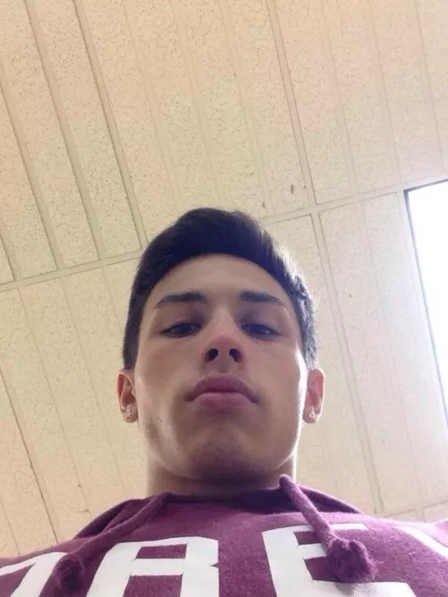 22 Need a master. *No butt* *I can say no* Plz be fit, verbal, bwc. Snap: yo_jo2022308 HMU