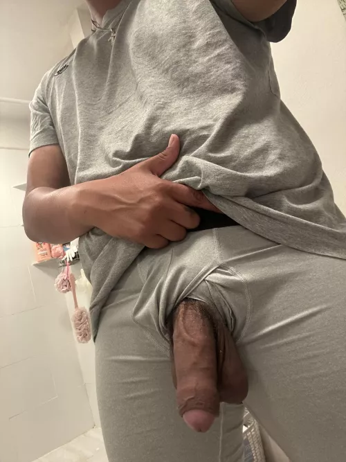 22m Latino here 💦 . How y’all like my uncut softie??